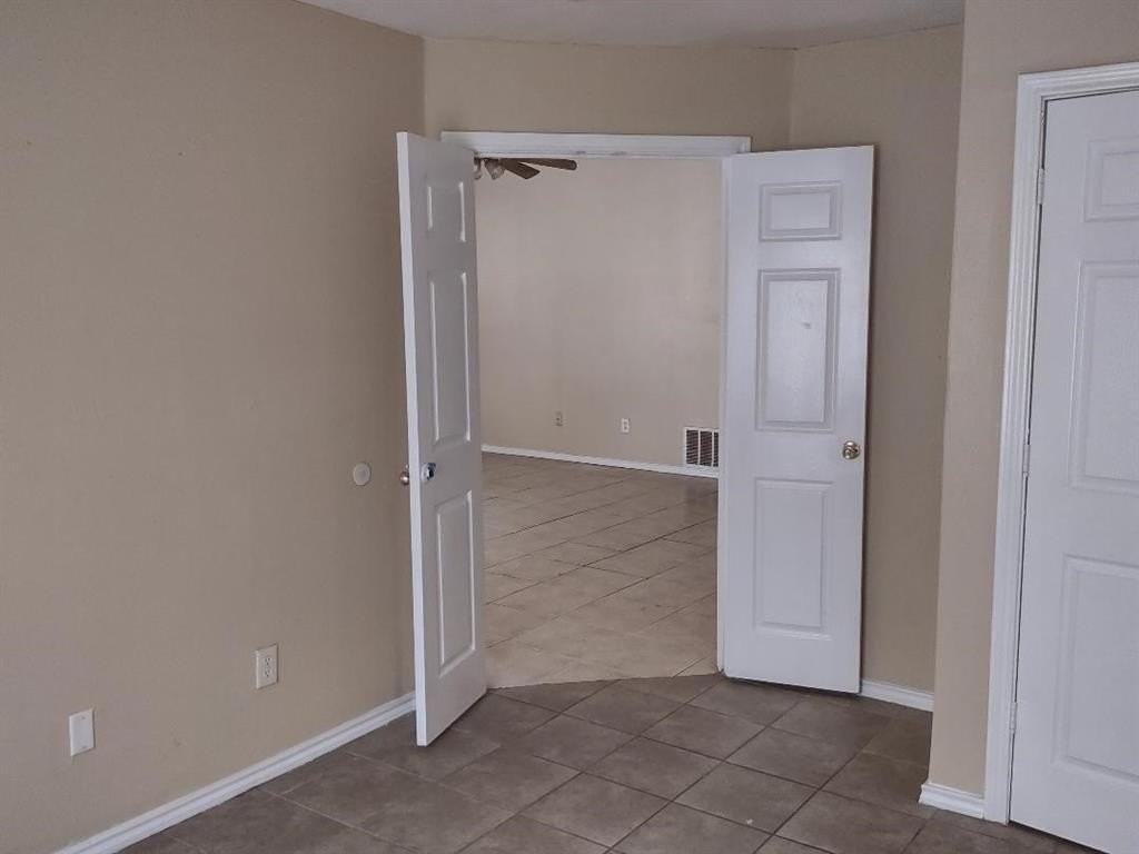 2432 E Timberview Ln - Photo 4 of 13