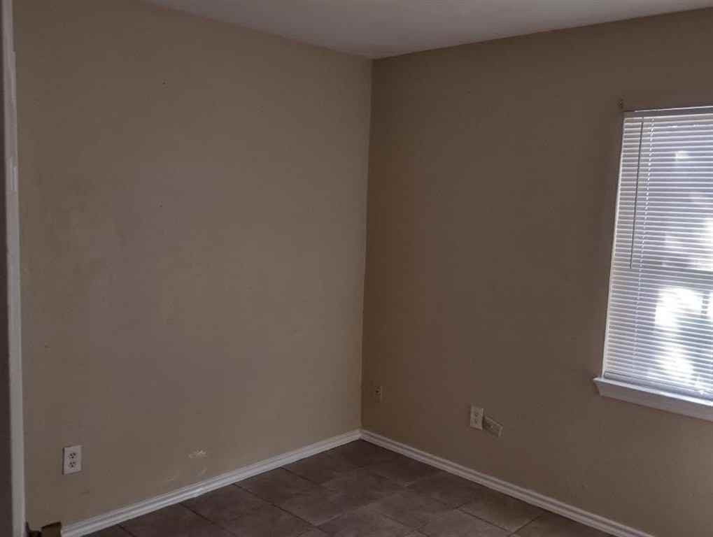 2432 E Timberview Ln - Photo 7 of 13