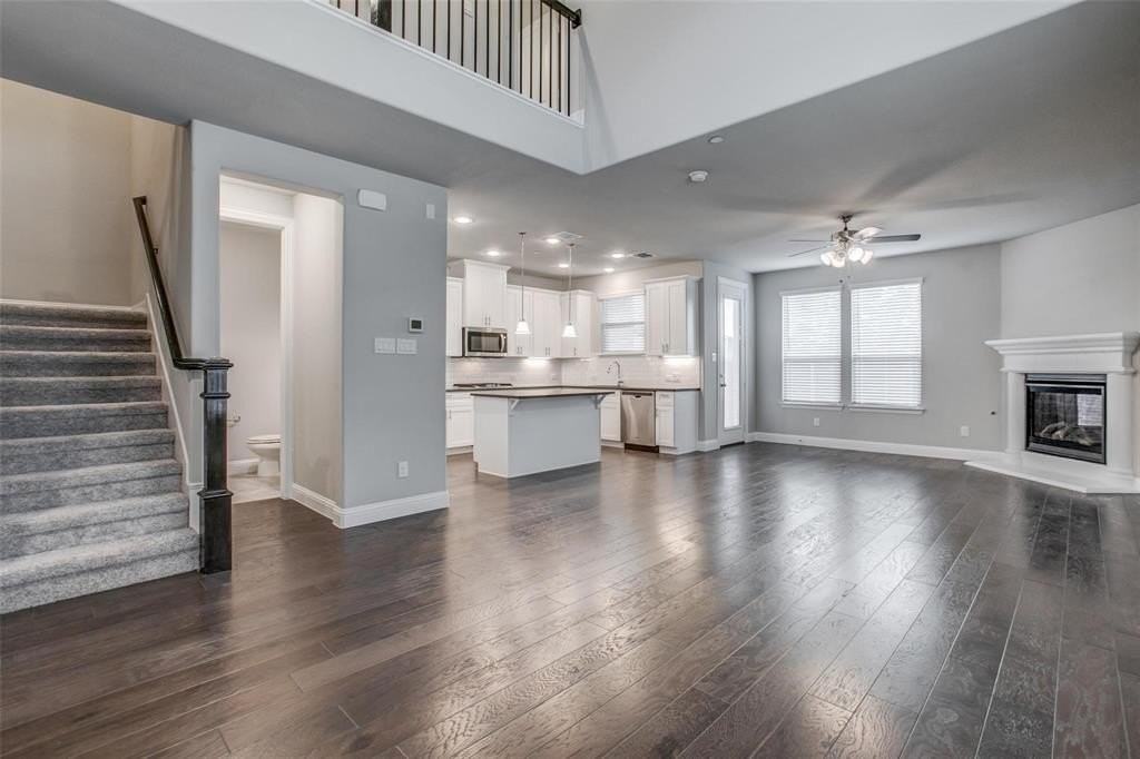 704 Reeves Ln - Photo 4 of 25