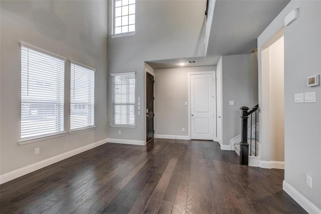 704 Reeves Ln - Photo 6 of 25