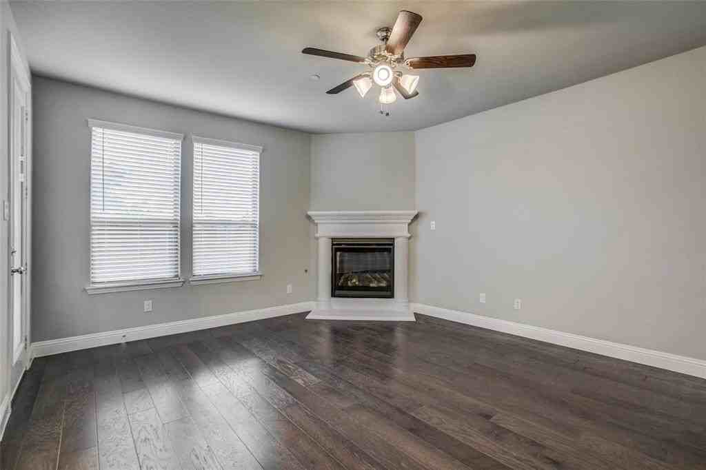 704 Reeves Ln - Photo 7 of 25