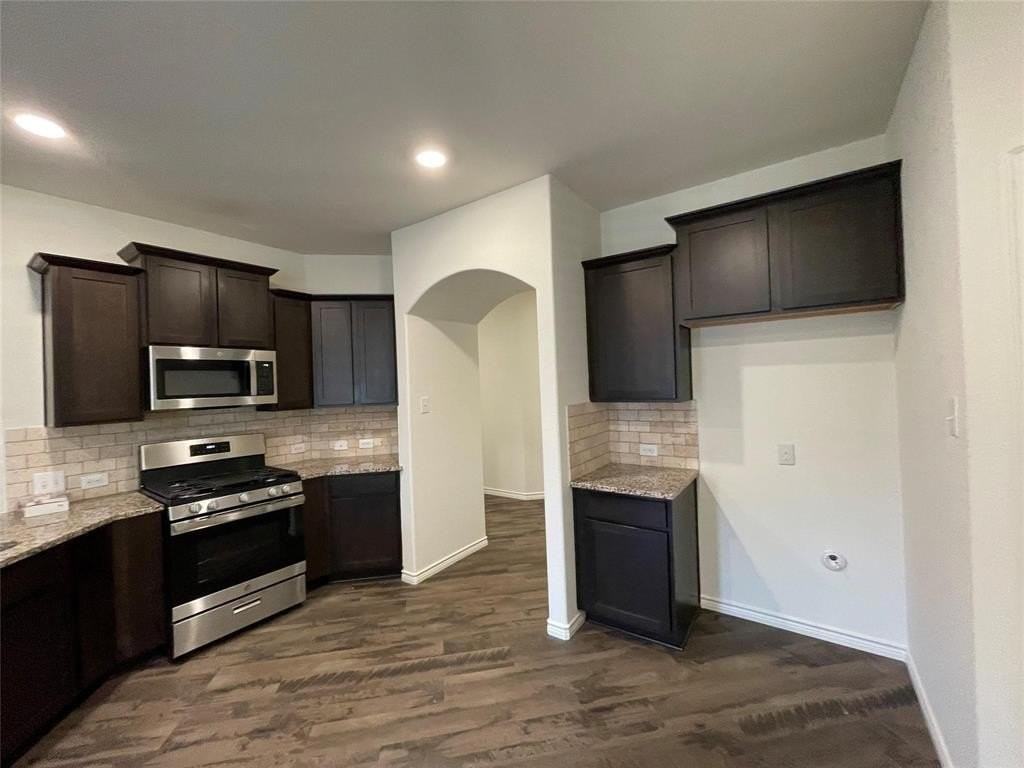 761 Jamestown Ln - Photo 4 of 26