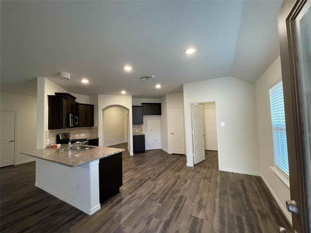 761 Jamestown Ln - Photo 5 of 26