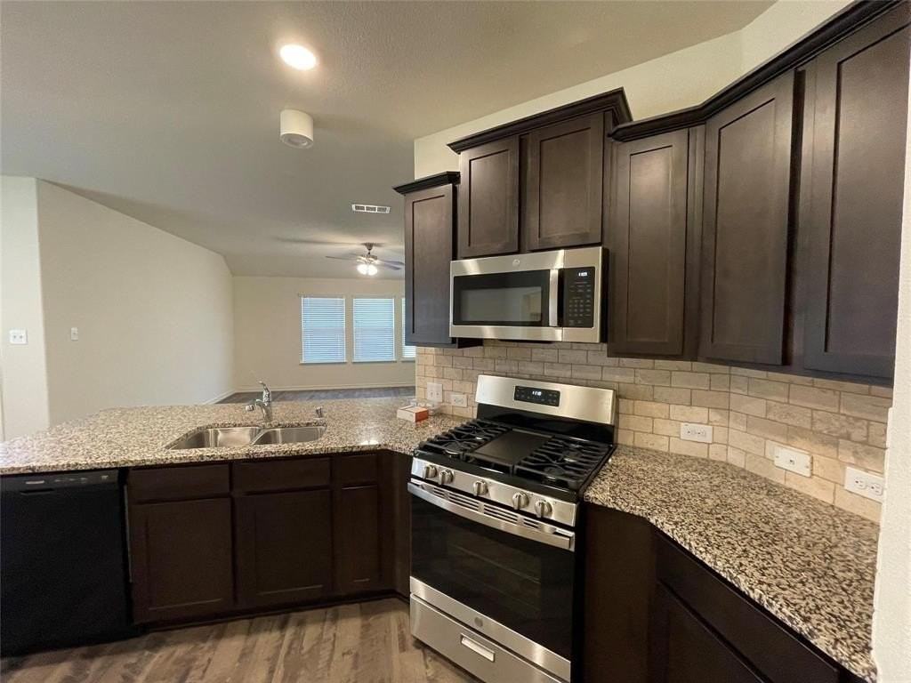 761 Jamestown Ln - Photo 7 of 26