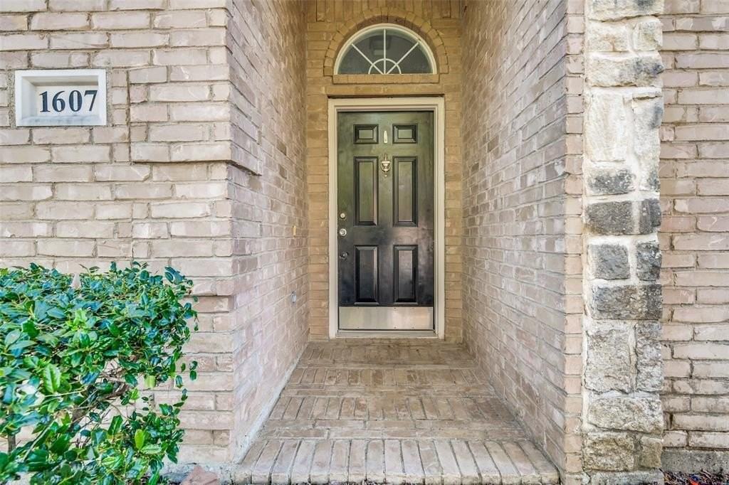 1607 Monte Carlo Dr - Photo 2 of 34