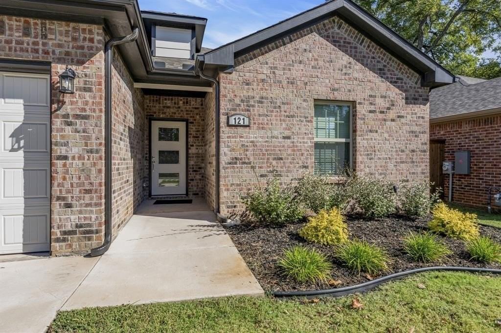 121 W Morton St - Photo 4 of 28