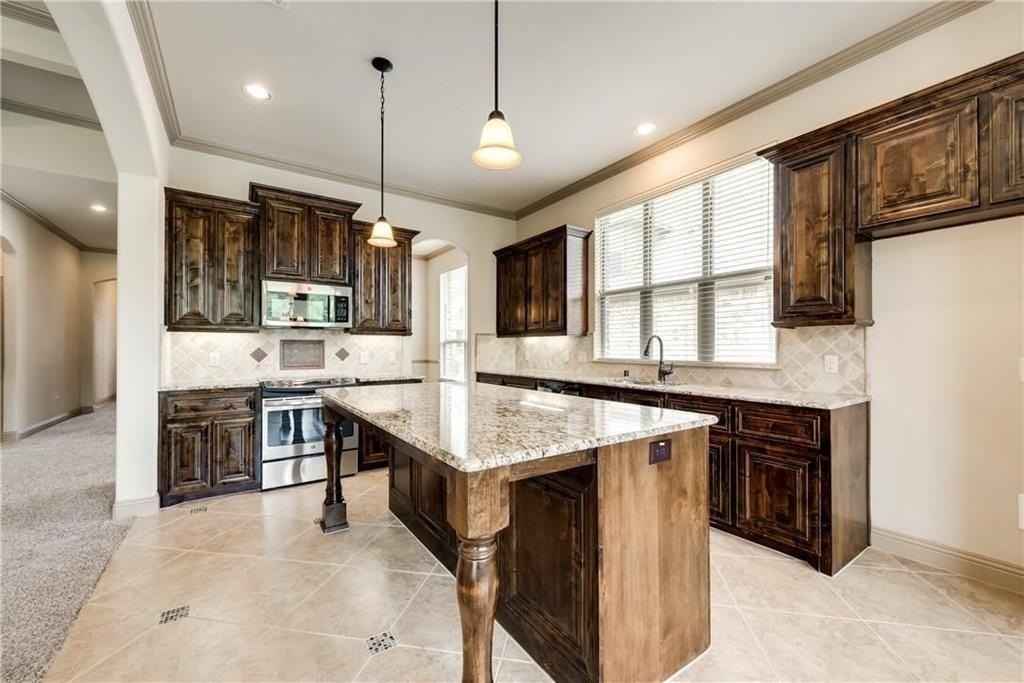 1589 Trowbridge Cir - Photo 3 of 17