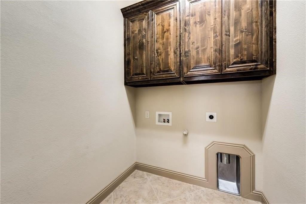 1589 Trowbridge Cir - Photo 6 of 17