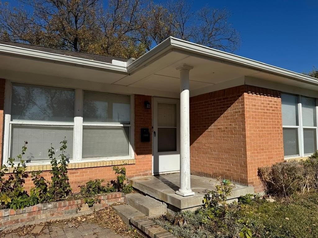 7803 Seydel St - Photo 2 of 20