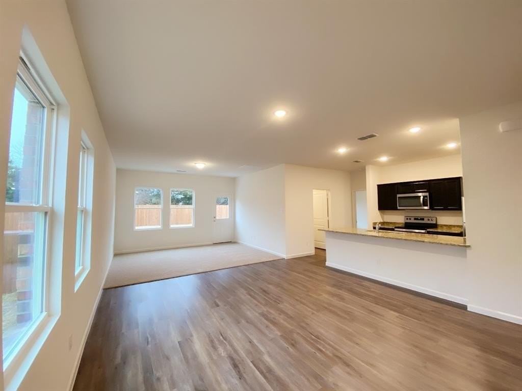 413 Indian Crk - Photo 7 of 35