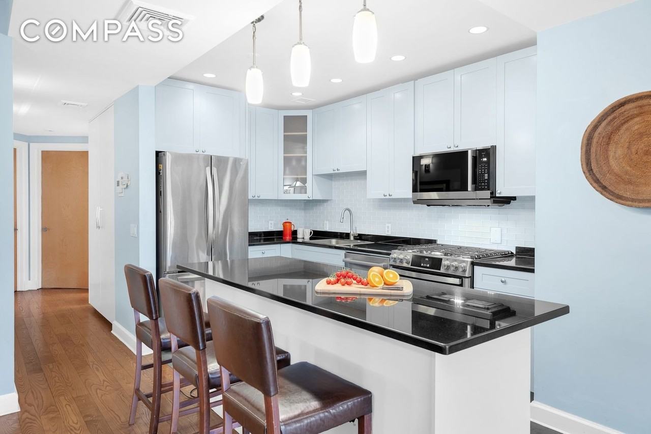 316 2nd St #4F - Photo 3 of 13