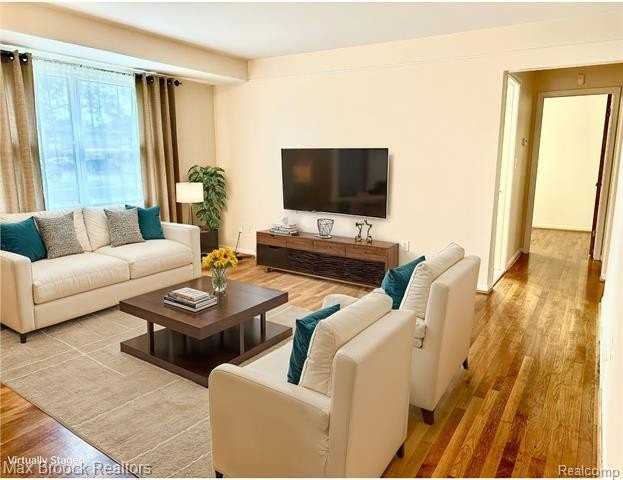 1619 Poplar Ave - Photo 4 of 23