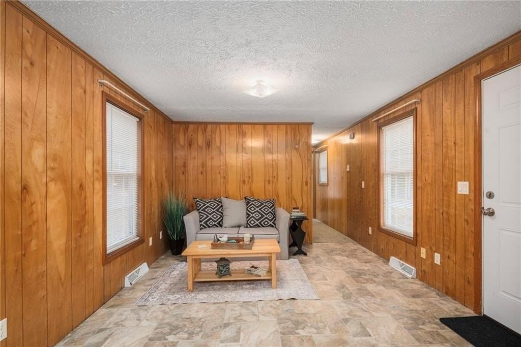 111 Mishnock Rd - Photo 7 of 25