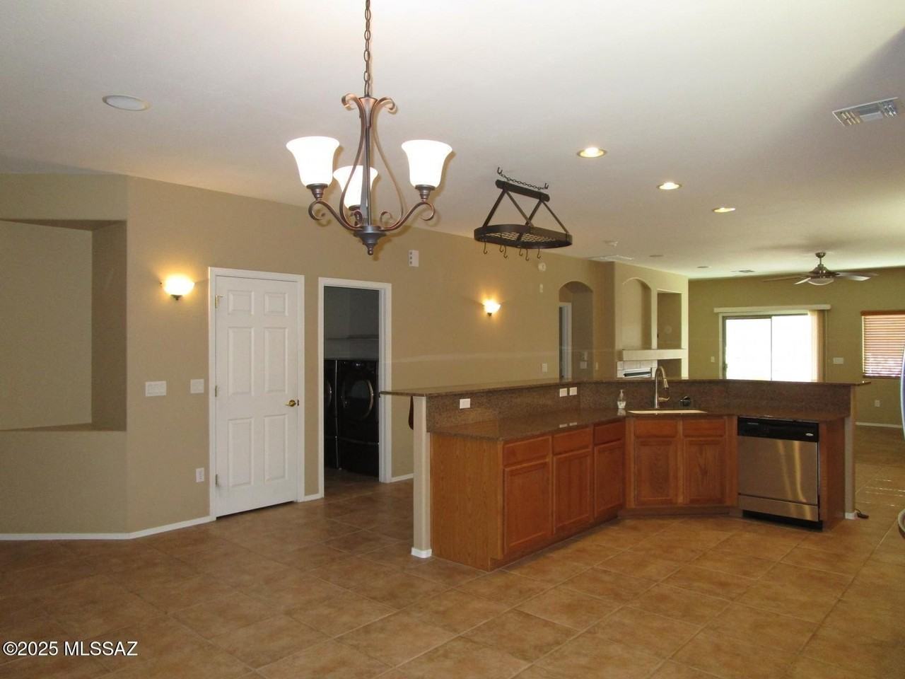 8223 S Placita Bilbao - Photo 4 of 17