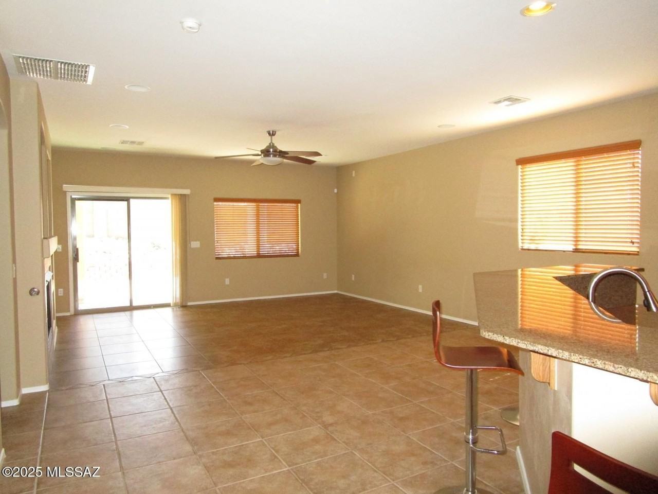 8223 S Placita Bilbao - Photo 5 of 17