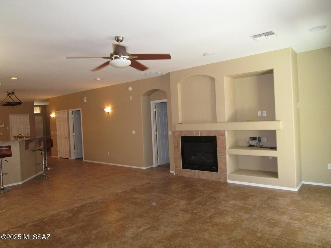 8223 S Placita Bilbao - Photo 6 of 17