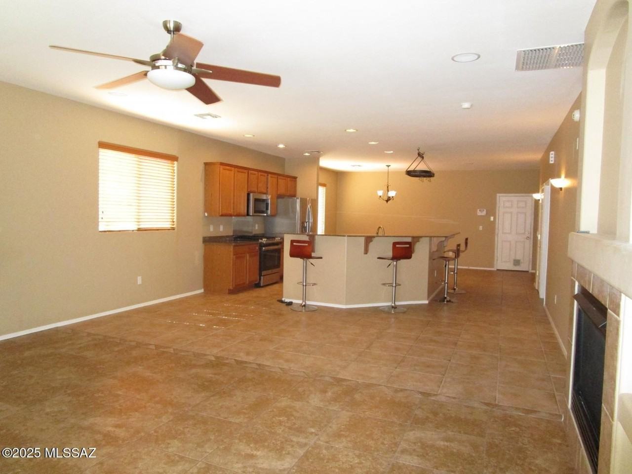 8223 S Placita Bilbao - Photo 7 of 17