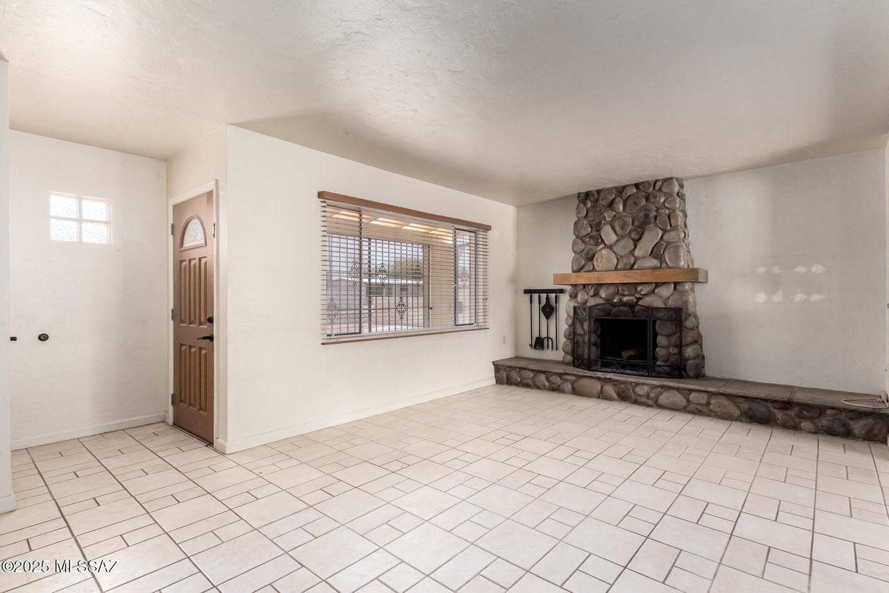 1849 N Woodland Ave - Photo 4 of 21