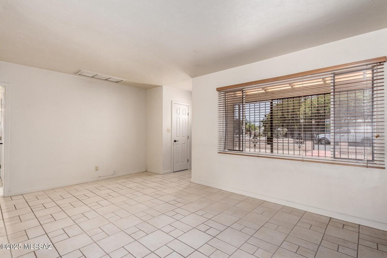 1849 N Woodland Ave - Photo 5 of 21