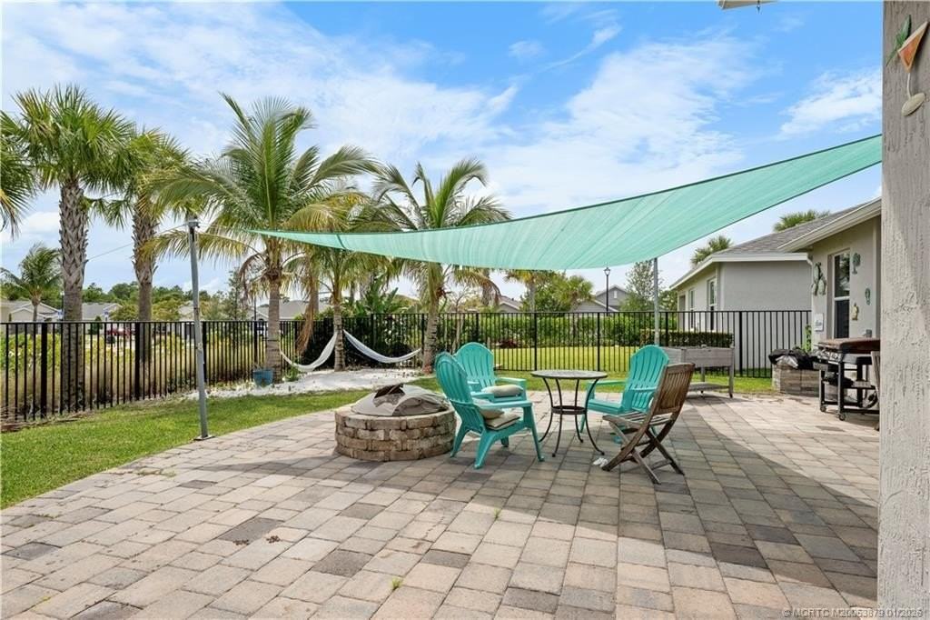 1550 Ne Skyhigh Ter - Photo 4 of 24