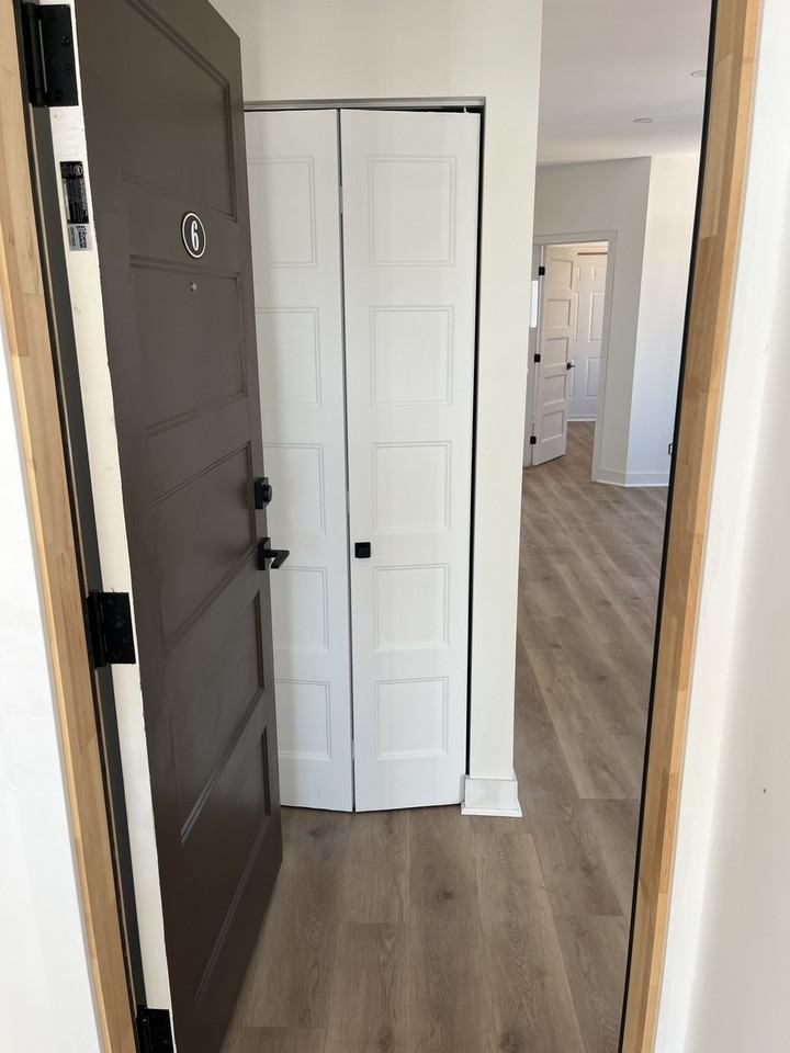 5175 Boul de Maisonneuve O - Photo 6 of 10