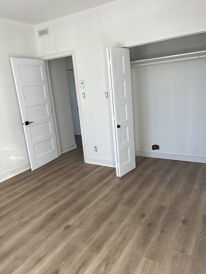 5175 Boul de Maisonneuve O - Photo 4 of 10