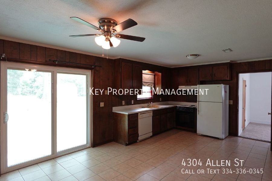 4304 Allen St - Photo 3 of 23