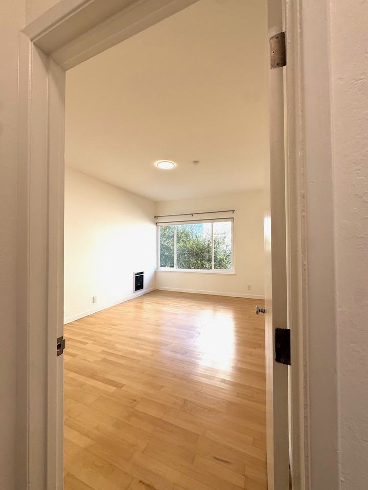 2080 Gough St #310 - Photo 7 of 11