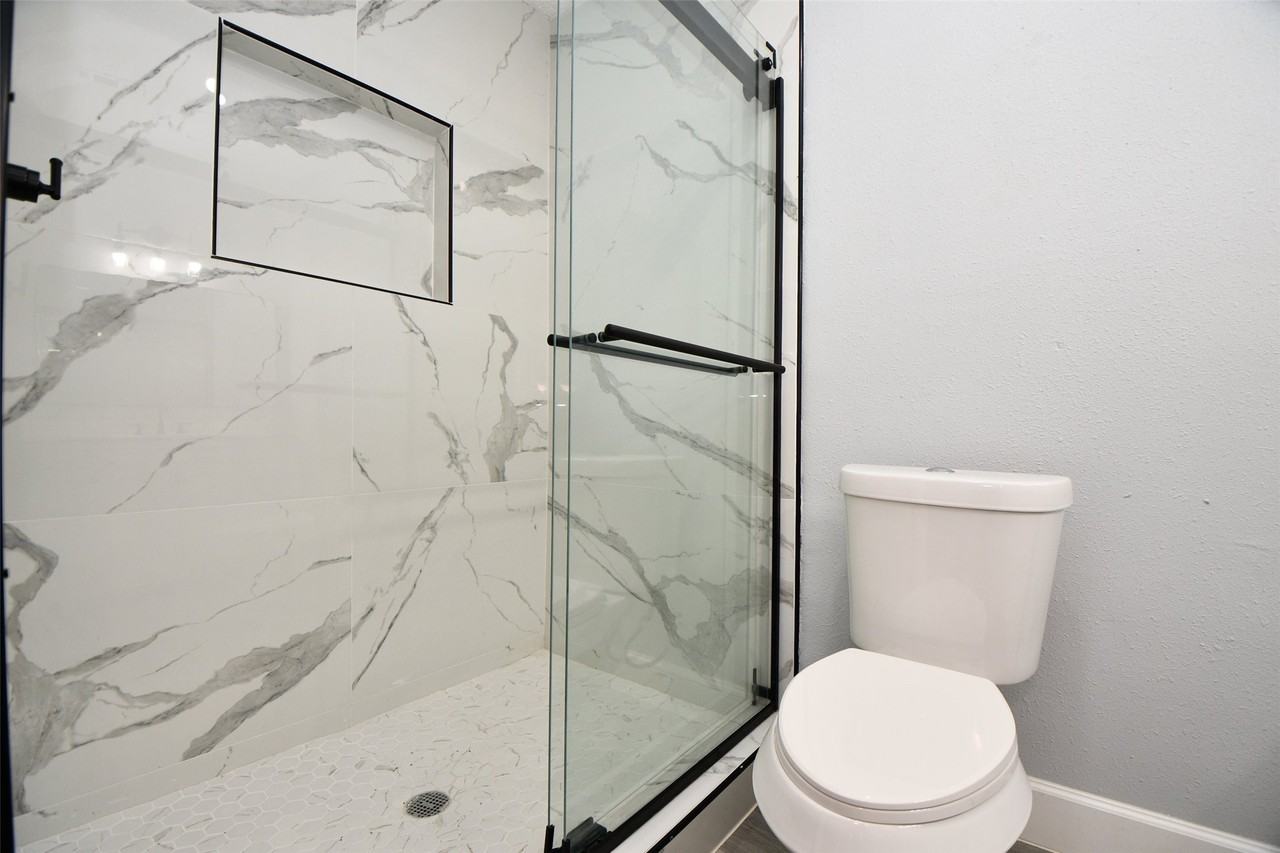 5429 De Lange Ln #5429 - Photo 4 of 26