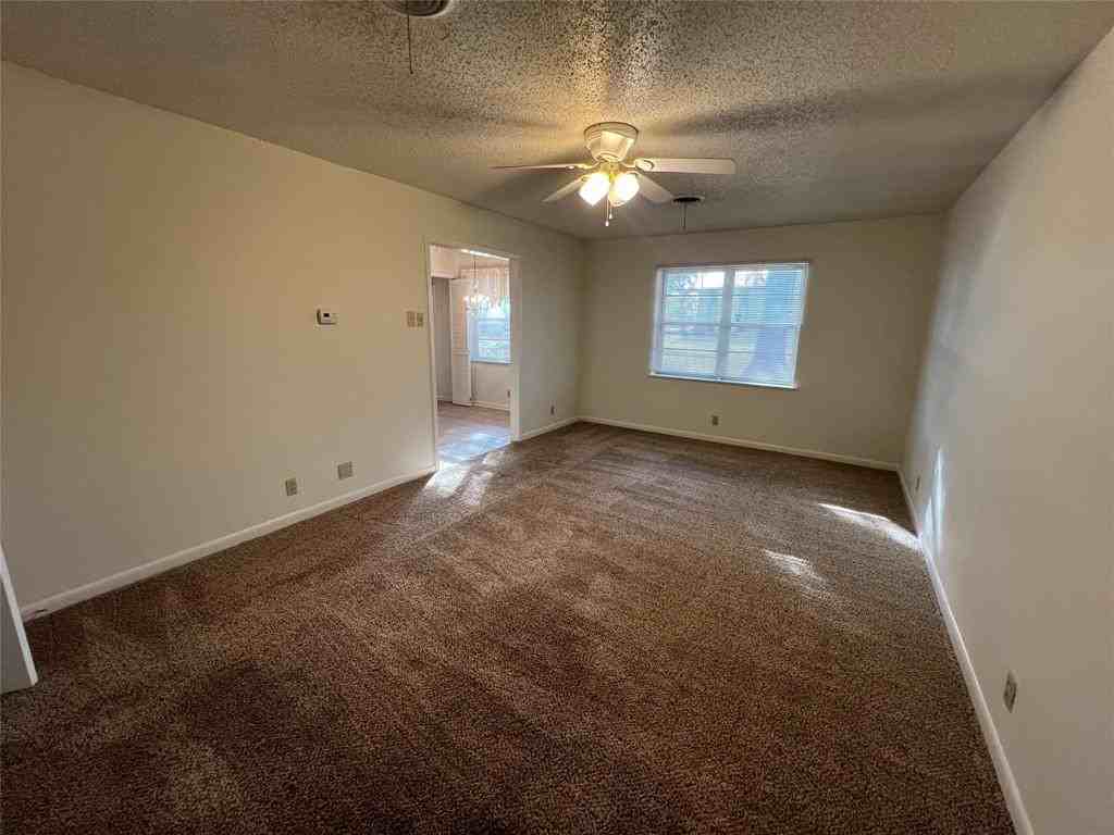 2209 N Woods St #2209 - Photo 3 of 9