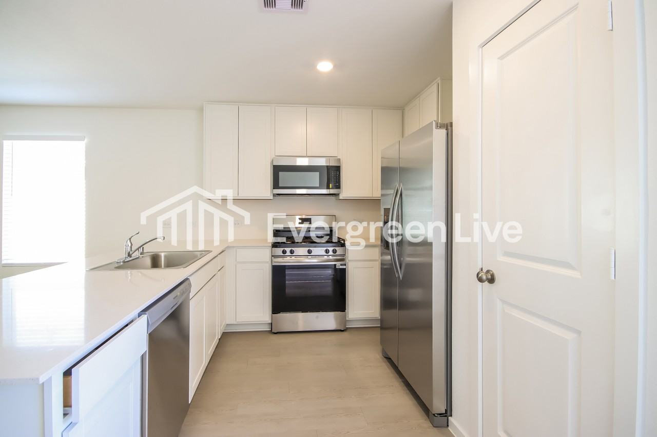 10706 Lavender Cotton Ln - Photo 3 of 15