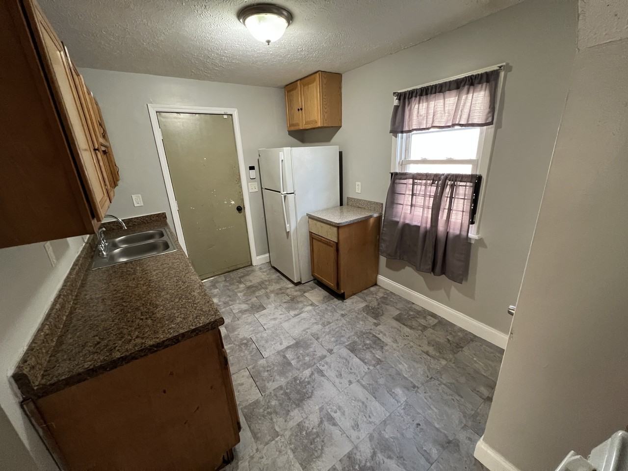 3586 E 117th St - Photo 4 of 9