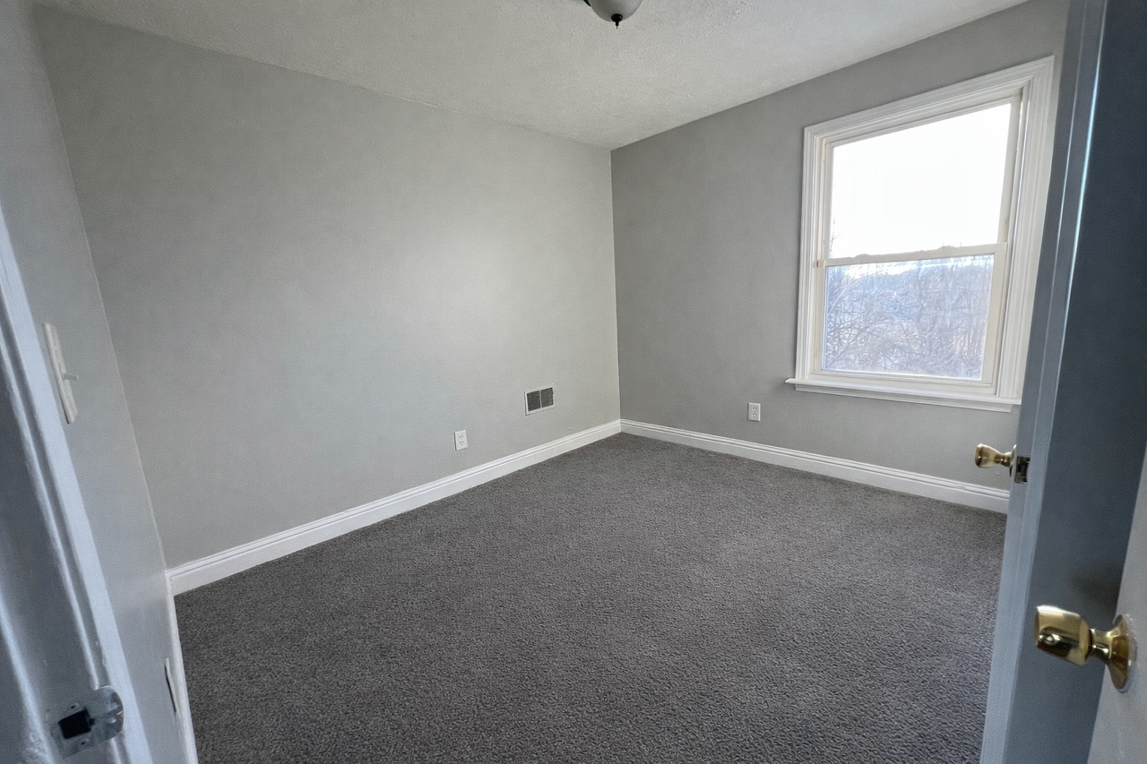 3586 E 117th St - Photo 7 of 9