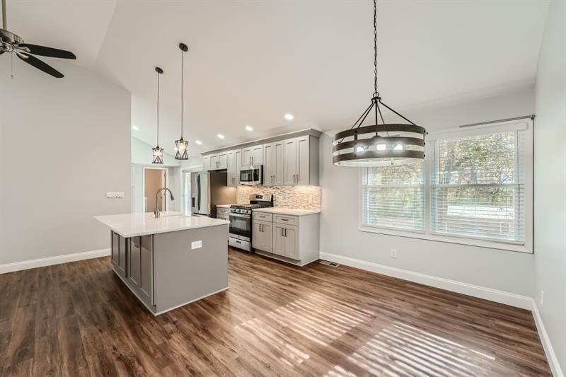 459 Holcomb Bridge Rd - Photo 3 of 11