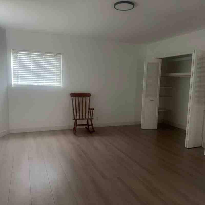 7407 Dunfield Ave - Photo 2 of 12