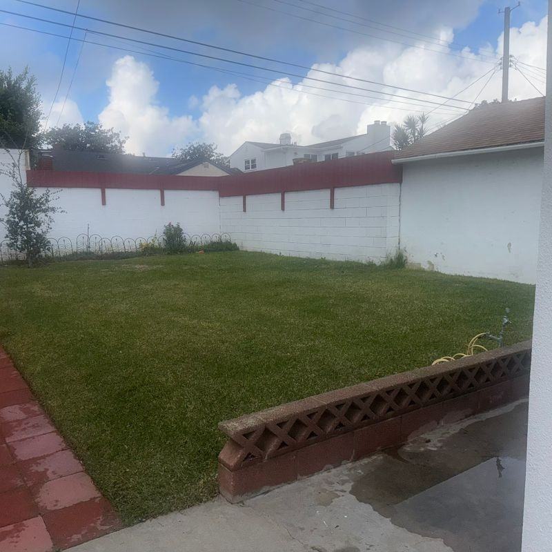 7407 Dunfield Ave - Photo 3 of 12