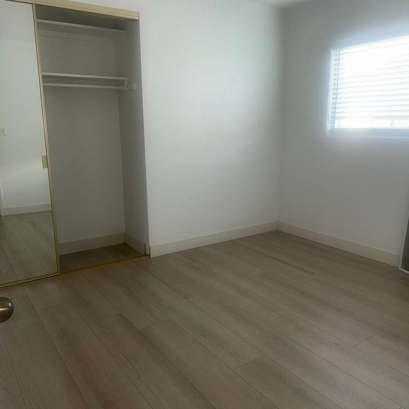 7407 Dunfield Ave - Photo 4 of 12