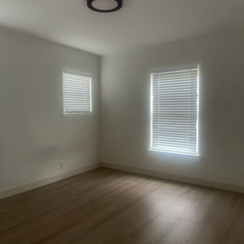 7407 Dunfield Ave - Photo 5 of 12