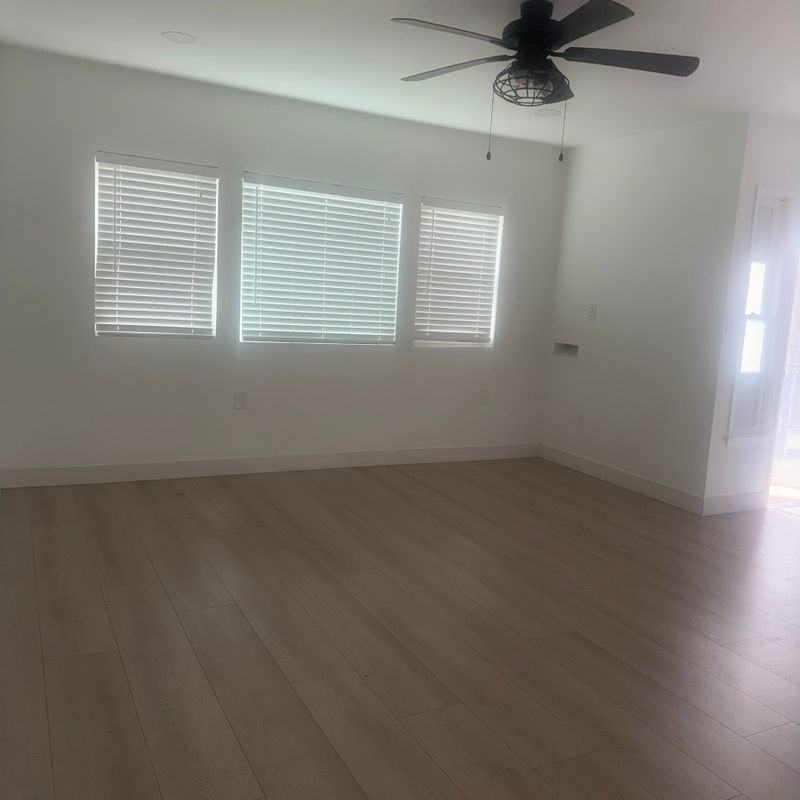 7407 Dunfield Ave - Photo 7 of 12