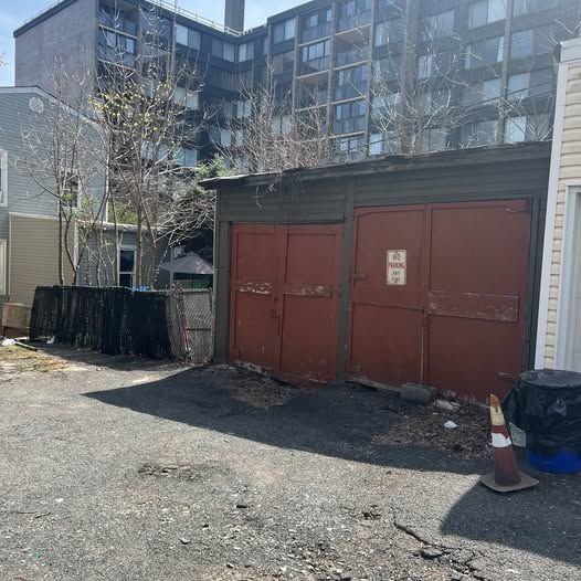 1 Manhattan Pl - Photo 2 of 12