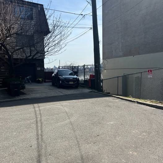 1 Manhattan Pl - Photo 5 of 12