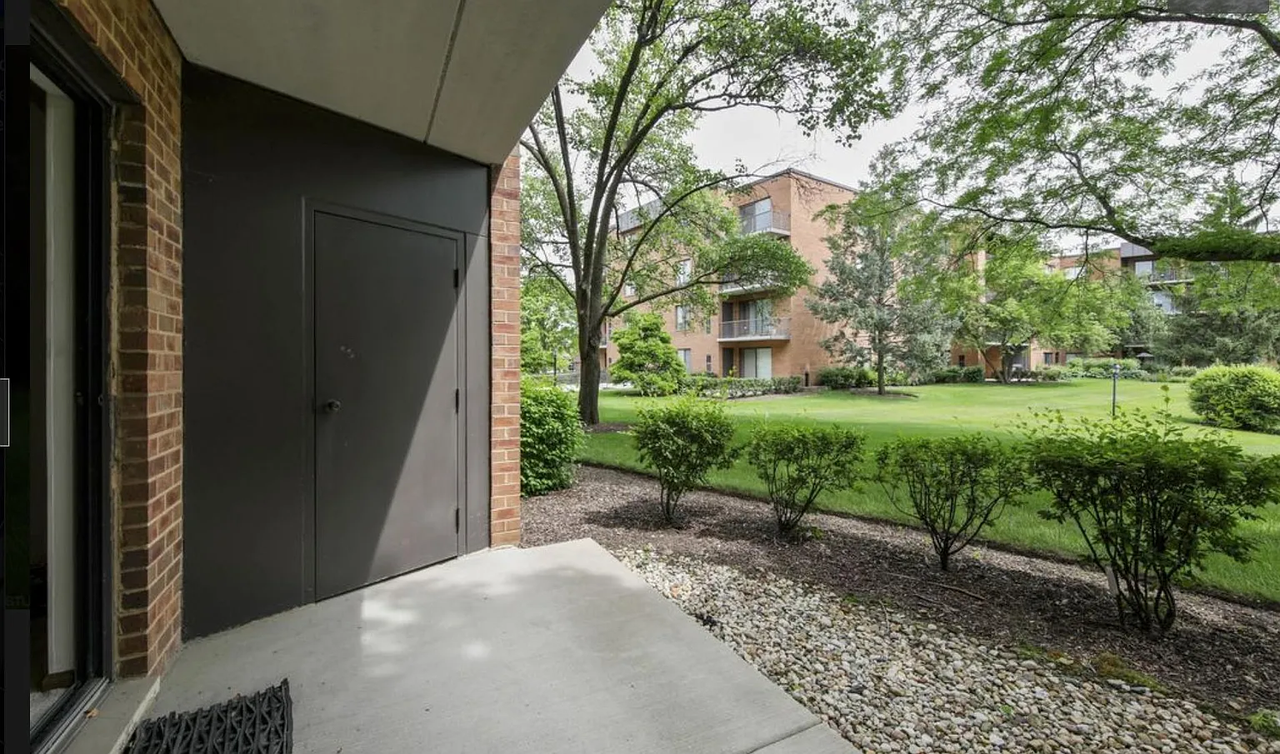 950 East Wilmette Road #102 - Photo 3 of 27