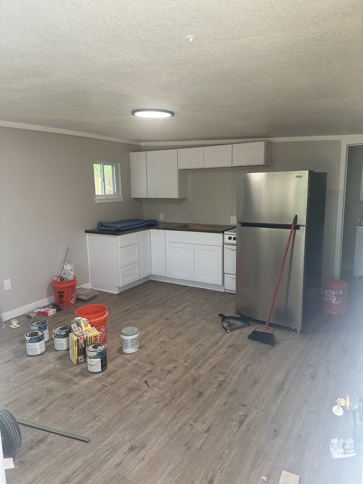 323 1/2 Scott Ave #323-1-2 - Photo 3 of 14