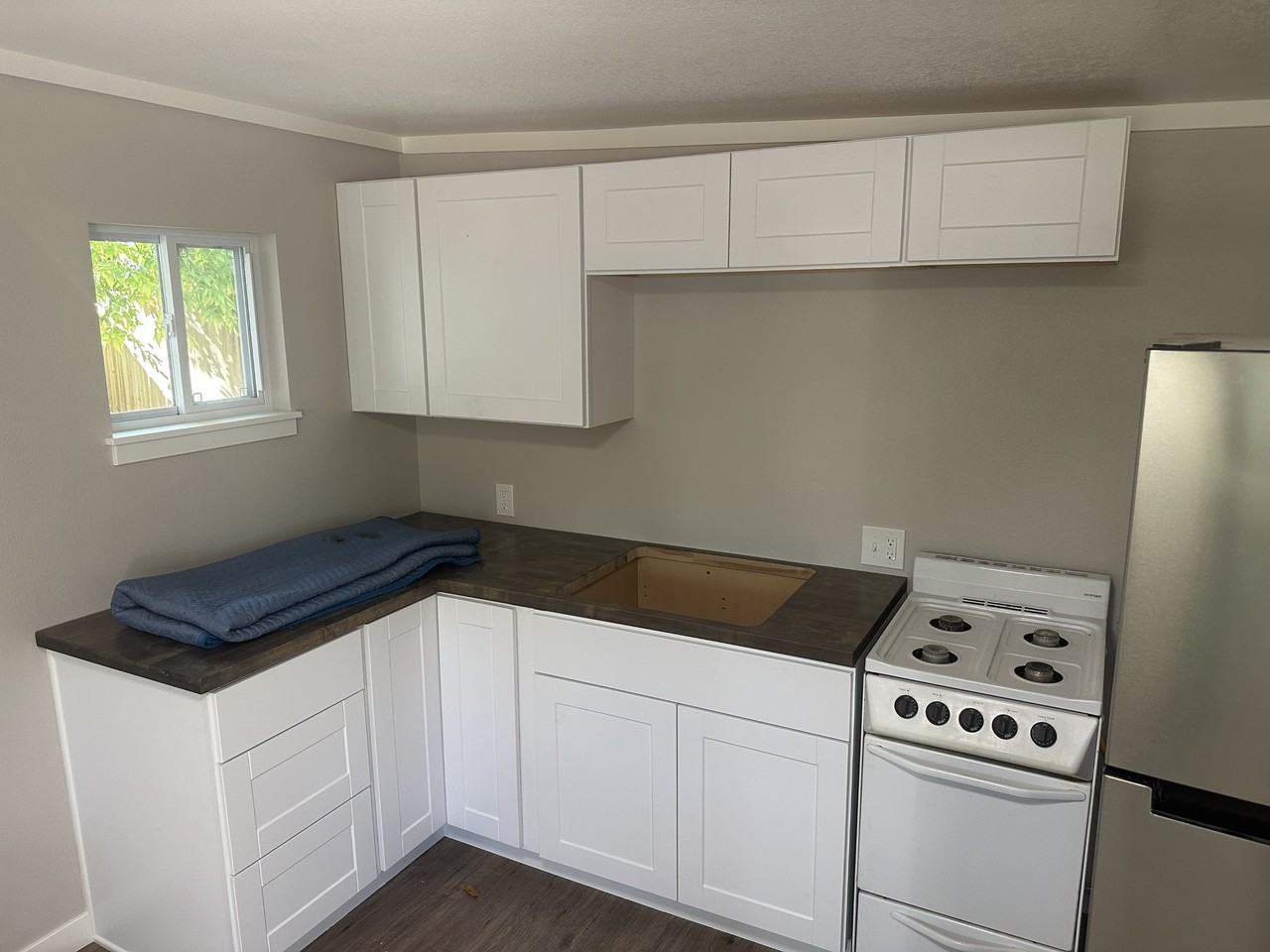 323 1/2 Scott Ave #323-1-2 - Photo 4 of 14