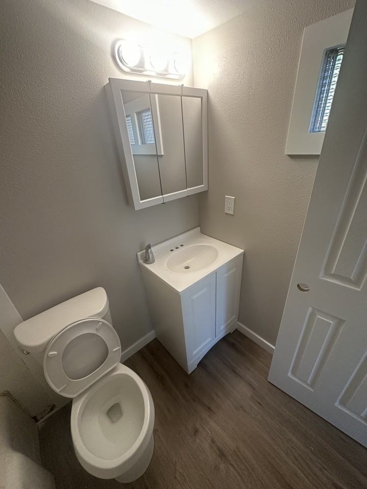 323 1/2 Scott Ave #323-1-2 - Photo 6 of 14