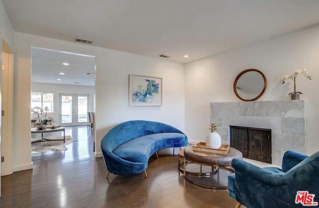 12527 Emelita St - Photo 3 of 24