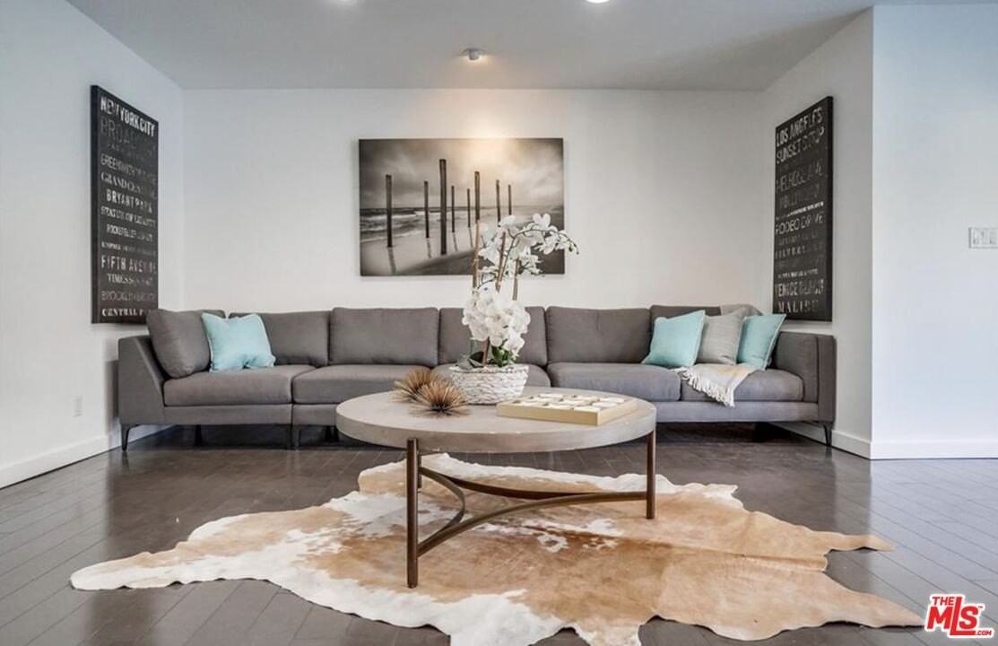 12527 Emelita St - Photo 5 of 24