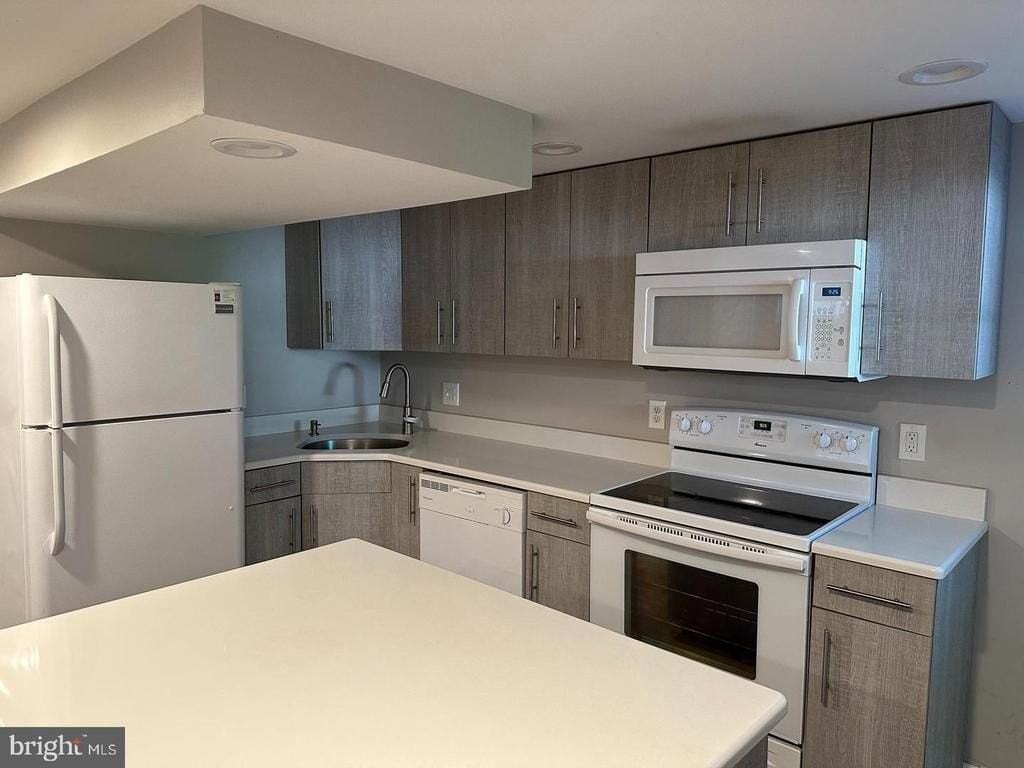 433 W Jefferson St #C - Photo 4 of 10