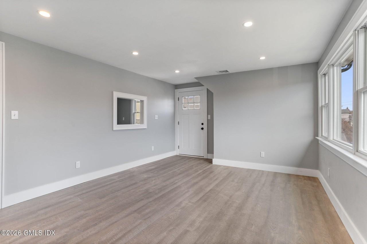 35 Euclid Ave #B - Photo 5 of 27