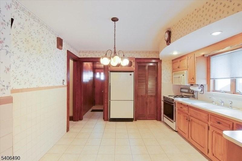 124 Colfax Ave - Photo 6 of 20